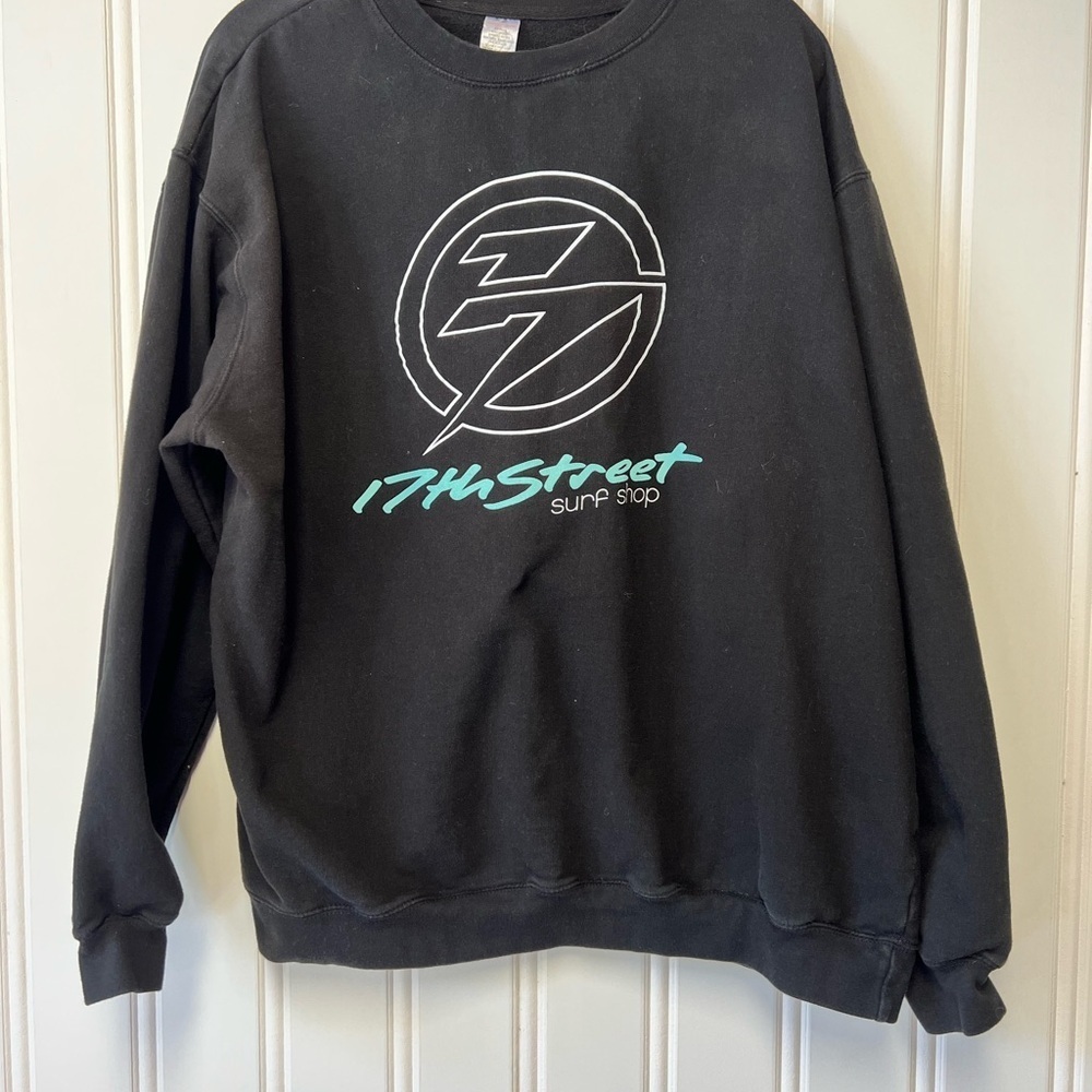 Black Sweatshirt 17th Street Surf Shop. 2x